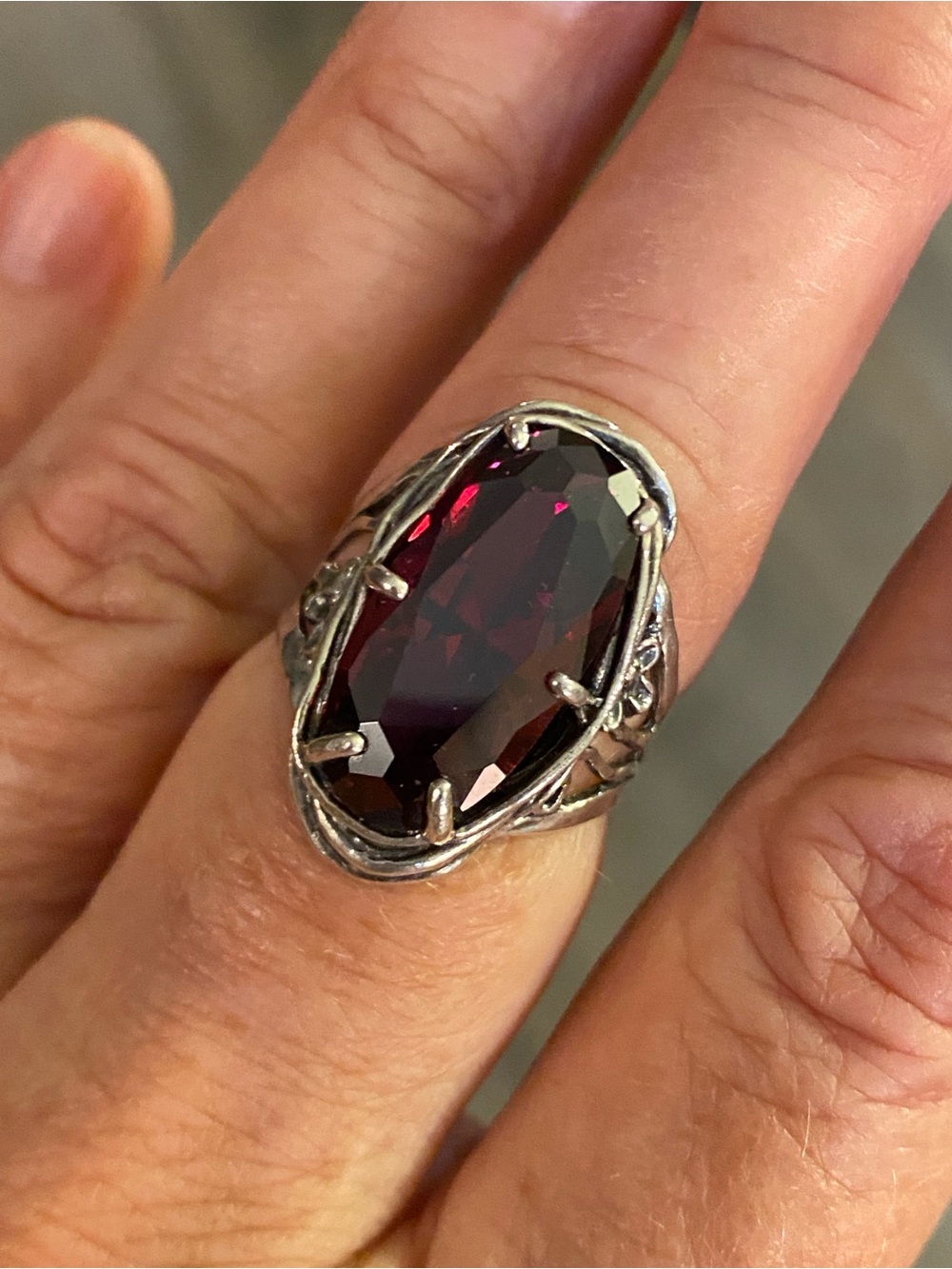 Israel 925 Sterling Silver Garnet Statement Ring Size 8.25–8.5